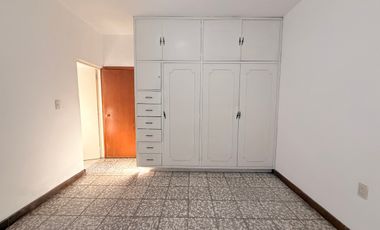 Casa en VENTA en EMBAJADORAS con Cochera