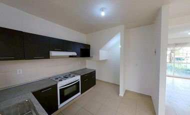 Venta de casa en condominio en Convento de las mercedarias , con balcón