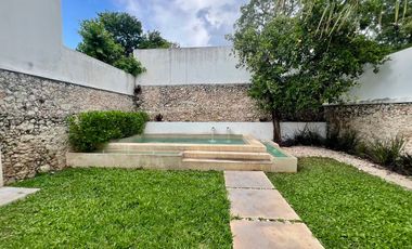 Casa Amueblada y Equipada con Alberca en Venta en San Sebastián.