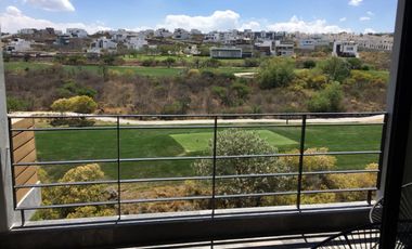 Penthouse en pre venta en Zibata, vista al campo de golf