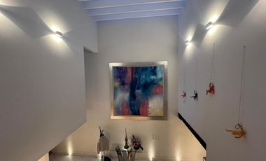 CASA EN VENTA CON TERRENO DOBLE Y ALBERCA, EN LOMAS DEL PEDREGAL, IMPECABLE!