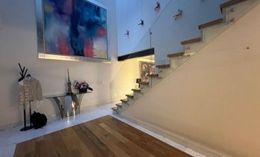 CASA EN VENTA CON TERRENO DOBLE Y ALBERCA, EN LOMAS DEL PEDREGAL, IMPECABLE!