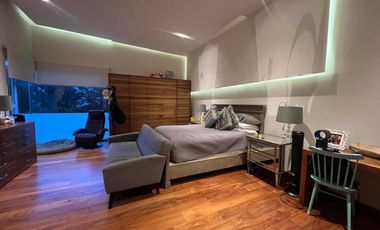CASA EN VENTA CON TERRENO DOBLE Y ALBERCA, EN LOMAS DEL PEDREGAL, IMPECABLE!