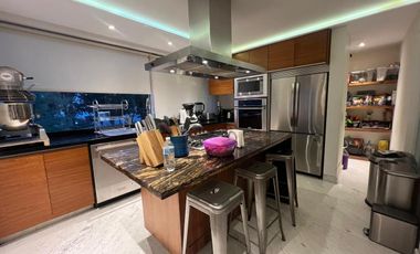 CASA EN VENTA CON TERRENO DOBLE Y ALBERCA, EN LOMAS DEL PEDREGAL, IMPECABLE!