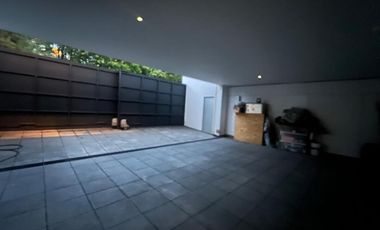 CASA EN VENTA CON TERRENO DOBLE Y ALBERCA, EN LOMAS DEL PEDREGAL, IMPECABLE!