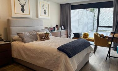 Impecable Casa en Venta en Calle Cerrada con Vigilancia