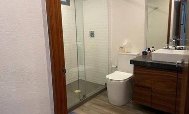 Impecable Casa en Venta en Calle Cerrada con Vigilancia