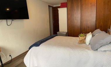 Impecable Casa en Venta en Calle Cerrada con Vigilancia