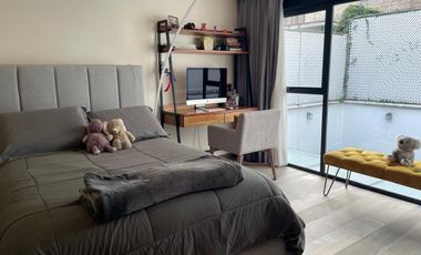 Impecable Casa en Venta en Calle Cerrada con Vigilancia