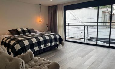 Impecable Casa en Venta en Calle Cerrada con Vigilancia