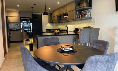 Impecable Casa en Venta en Calle Cerrada con Vigilancia