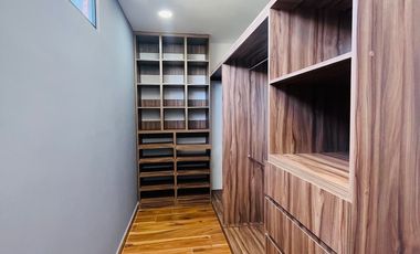 RESIDENCIA EN VENTA CON REC. EN PB Y ACABADOS DE LUJO EN LOMAS DE ANGELOPOLIS