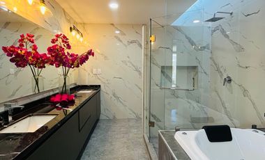 RESIDENCIA EN VENTA CON REC. EN PB Y ACABADOS DE LUJO EN LOMAS DE ANGELOPOLIS