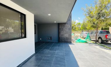 RESIDENCIA EN VENTA CON REC. EN PB Y ACABADOS DE LUJO EN LOMAS DE ANGELOPOLIS