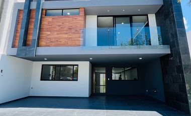 RESIDENCIA EN VENTA CON REC. EN PB Y ACABADOS DE LUJO EN LOMAS DE ANGELOPOLIS