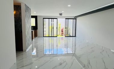 RESIDENCIA EN VENTA CON REC. EN PB Y ACABADOS DE LUJO EN LOMAS DE ANGELOPOLIS