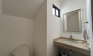 Casa con piscina y amplio jardin, en Botánico Privada Residencial, Conkal.