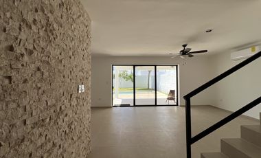 Casa con piscina y amplio jardin, en Botánico Privada Residencial, Conkal.