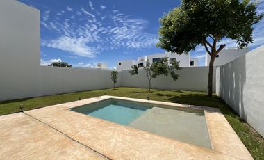 Casa con piscina y amplio jardin, en Botánico Privada Residencial, Conkal.
