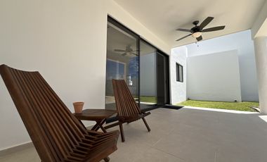 Casa con piscina y amplio jardin, en Botánico Privada Residencial, Conkal.