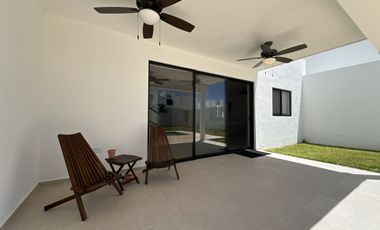 Casa con piscina y amplio jardin, en Botánico Privada Residencial, Conkal.