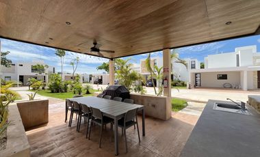 Casa con piscina y amplio jardin, en Botánico Privada Residencial, Conkal.