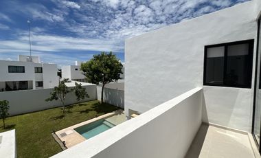 Casa con piscina y amplio jardin, en Botánico Privada Residencial, Conkal.