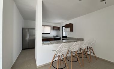 Casa con piscina y amplio jardin, en Botánico Privada Residencial, Conkal.