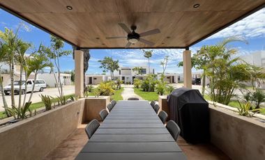 Casa con piscina y amplio jardin, en Botánico Privada Residencial, Conkal.