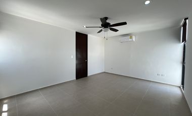 Casa con piscina y amplio jardin, en Botánico Privada Residencial, Conkal.