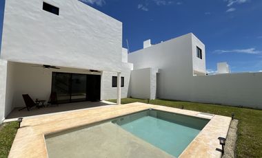 Casa con piscina y amplio jardin, en Botánico Privada Residencial, Conkal.