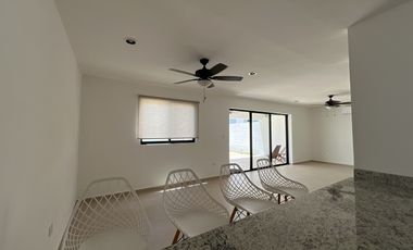 Casa con piscina y amplio jardin, en Botánico Privada Residencial, Conkal.