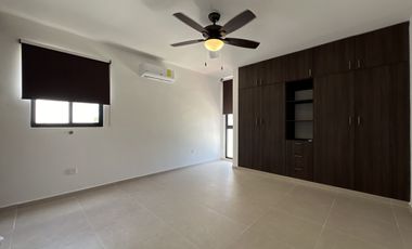 Casa con piscina y amplio jardin, en Botánico Privada Residencial, Conkal.