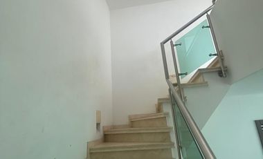 Casa en renta en  La cima de Zapopan en esquina.