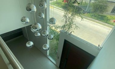 Casa en renta en  La cima de Zapopan en esquina.