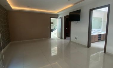 Casa en renta en  La cima de Zapopan en esquina.