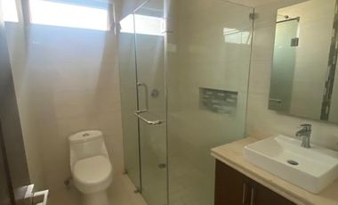 Casa en renta en  La cima de Zapopan en esquina.