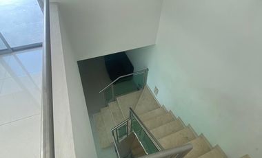 Casa en renta en  La cima de Zapopan en esquina.