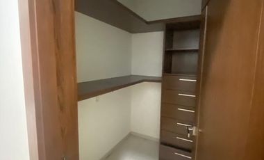 Casa en renta en  La cima de Zapopan en esquina.