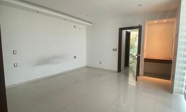 Casa en renta en  La cima de Zapopan en esquina.