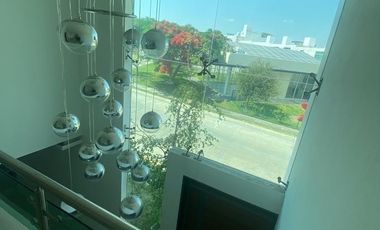 Casa en renta en  La cima de Zapopan en esquina.