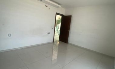 Casa en renta en  La cima de Zapopan en esquina.