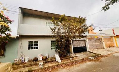 Casa en venta en Veracruz con 4 Hab y Alberca Col. Astilleros