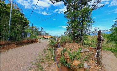 ALQUILO/ VENDO CASA CON VISTA Y 3000M2 BOQUETE