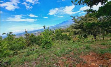 ALQUILO/ VENDO CASA CON VISTA Y 3000M2 BOQUETE