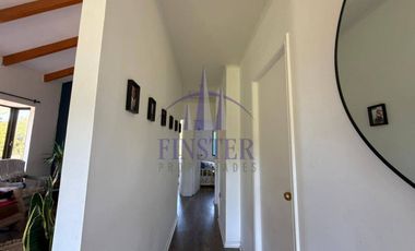 Parcela con 2 Casas y Vista Despejada en Campo Mar IV