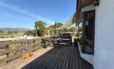 Parcela con 2 Casas y Vista Despejada en Campo Mar IV