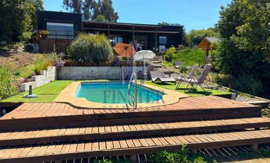 Parcela con 2 Casas y Vista Despejada en Campo Mar IV