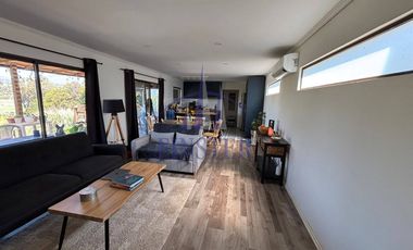 Parcela con 2 Casas y Vista Despejada en Campo Mar IV