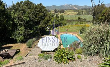 Parcela con 2 Casas y Vista Despejada en Campo Mar IV